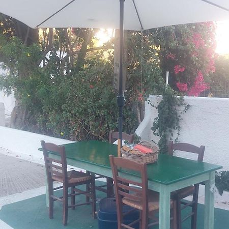 Ο Μπαξεσ Apartamento Livadi  Exterior foto