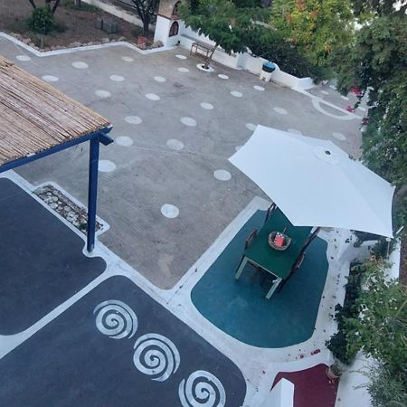 Ο Μπαξεσ Apartamento Livadi  Exterior foto