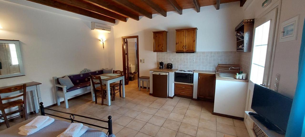 Ο Μπαξεσ Apartamento Livadi  Exterior foto