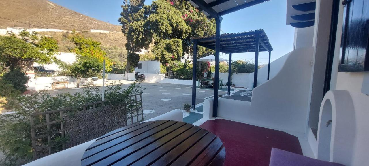 Ο Μπαξεσ Apartamento Livadi  Exterior foto
