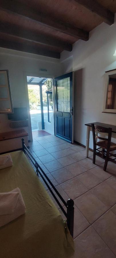 Ο Μπαξεσ Apartamento Livadi  Exterior foto