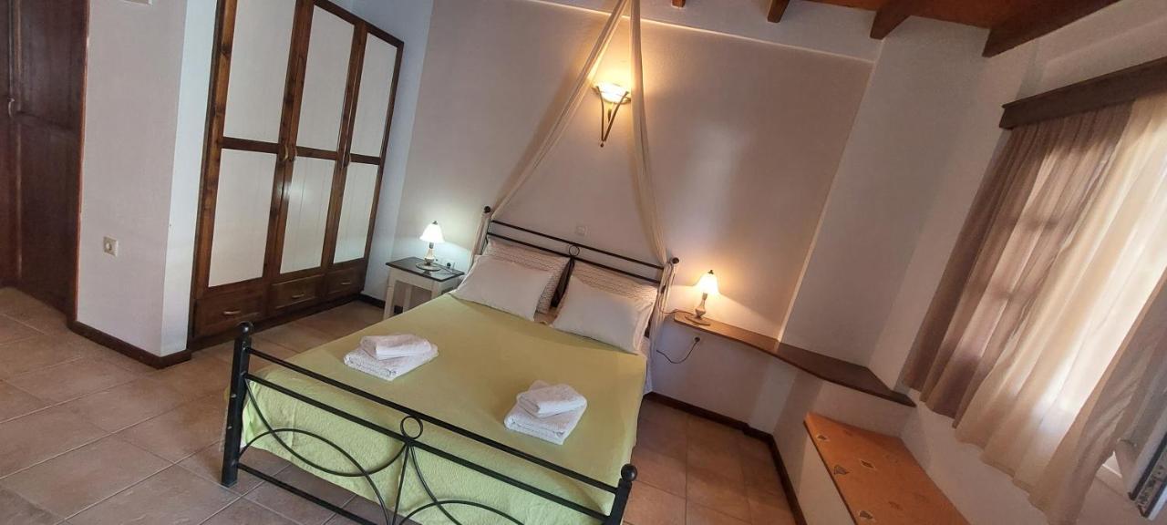 Ο Μπαξεσ Apartamento Livadi  Exterior foto