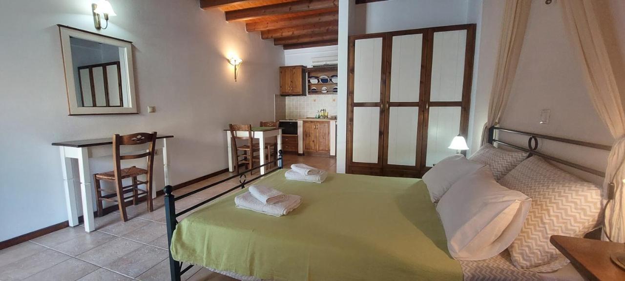Ο Μπαξεσ Apartamento Livadi  Exterior foto
