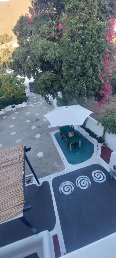 Ο Μπαξεσ Apartamento Livadi  Exterior foto